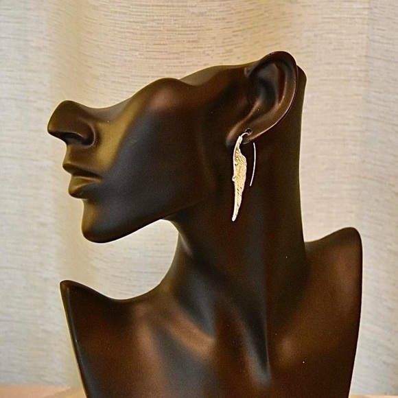 Angel Wing Shaped Earrings - Picture 5 of 5